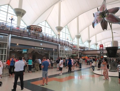 デンバー空港での待ち合わせ　アメリカ国内線　経由便